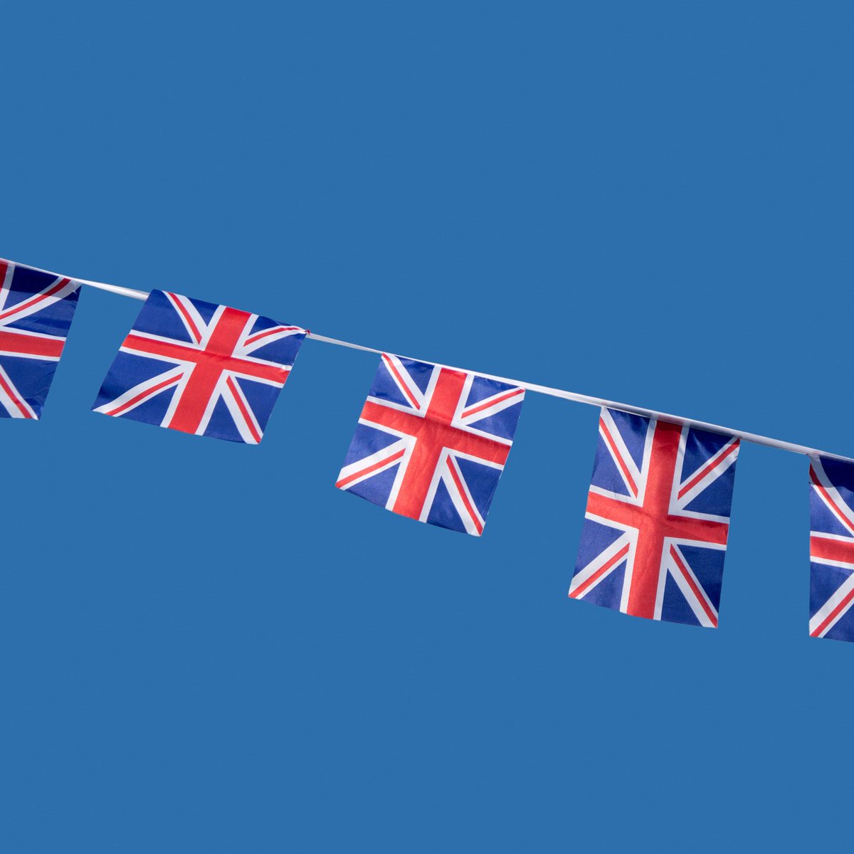 CourageYard's tweet photo. Whether you're attending a street party, hosting an afternoon tea or going out to wine and dine we hope you all enjoy celebrating #thekingscoronation today!  ✨ 👑💂🏼 

How will you be spending the big day? 🙌🏼  

#kingscoronation #ldn #crown #london #coronation #courageyard https://t.co/iP1jQokOQ5