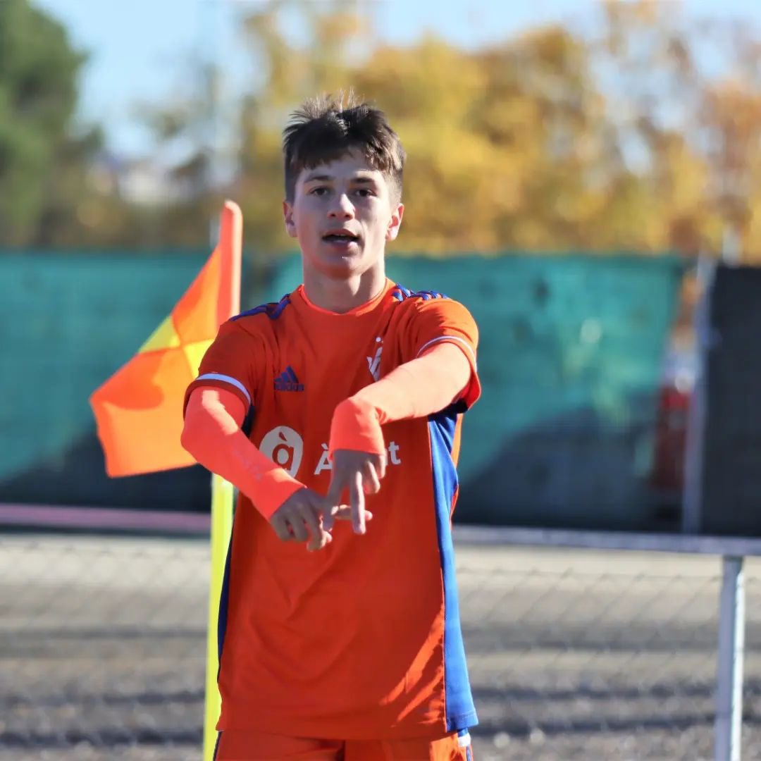 FabricaMadrid's tweet photo. 🚨 Real Madrid have signed Valencia’s captain and attacking midfielder Marco Company (2009). He has already been registered on the federation's website as a Real Madrid Infantil A (U-14) player. https://t.co/mZibkPDTYj