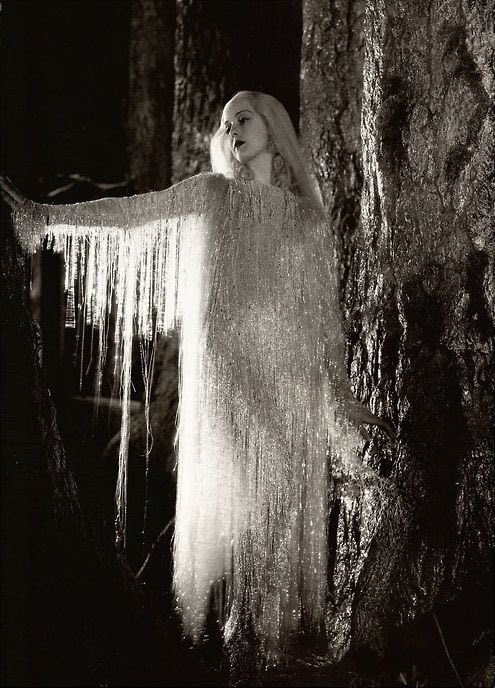 judeisjude's tweet photo. Anita Louise as Titania in “A Midsummer Night’s Dream” (1935) https://t.co/nqKnPKFC3k