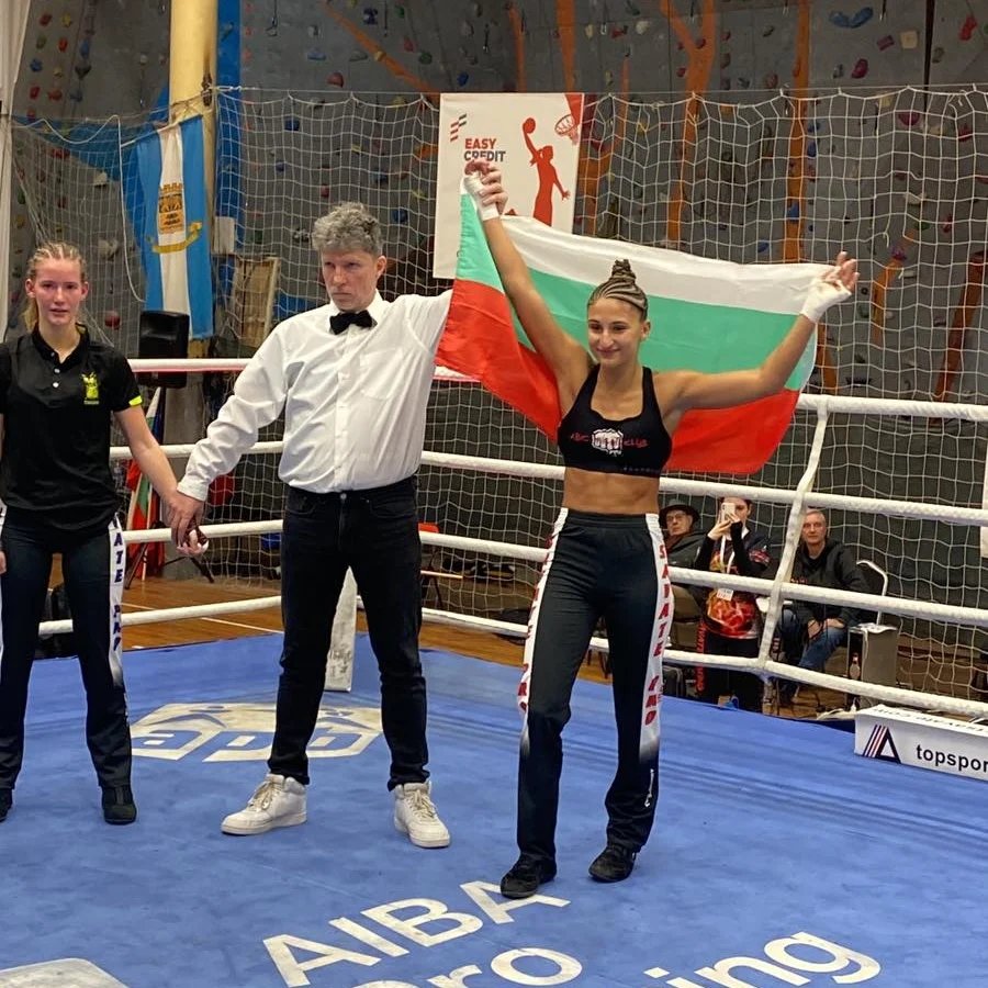 abctkd's tweet photo. SAVATE PRO FIGHT LEAGUE
Champion 52kg
Alexandra Dimitrova https://t.co/xUQSNYOPyc
