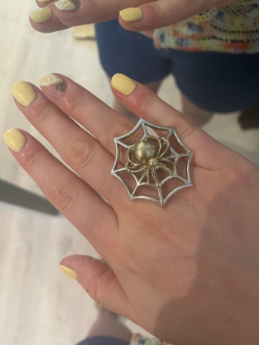 Colour coordination with the Spider Ring 💛

#DanielaFerrignoJewellery #spiderring #spiderjewelry #silverjewelry #silverjewellery #silverring #ringoftheday #jewelleryforwomen #womensjewellery #womensring #handmadejewellery #handmadering
