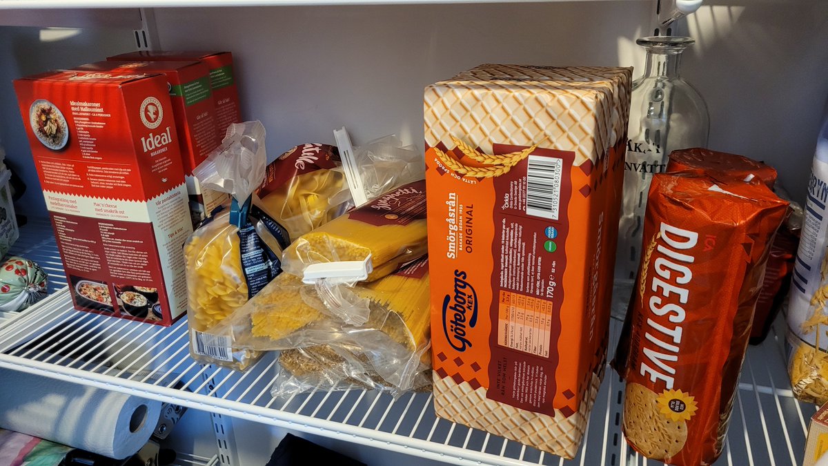 Fredrik_Haegga's tweet photo. @Mike63Big Har alltid minst 1-2 oöppnade. Tex. Om ett makaronpaket tar slut, köper man ett nytt och stoppar det längst bak.
#prepp https://t.co/PR14OpVOQC