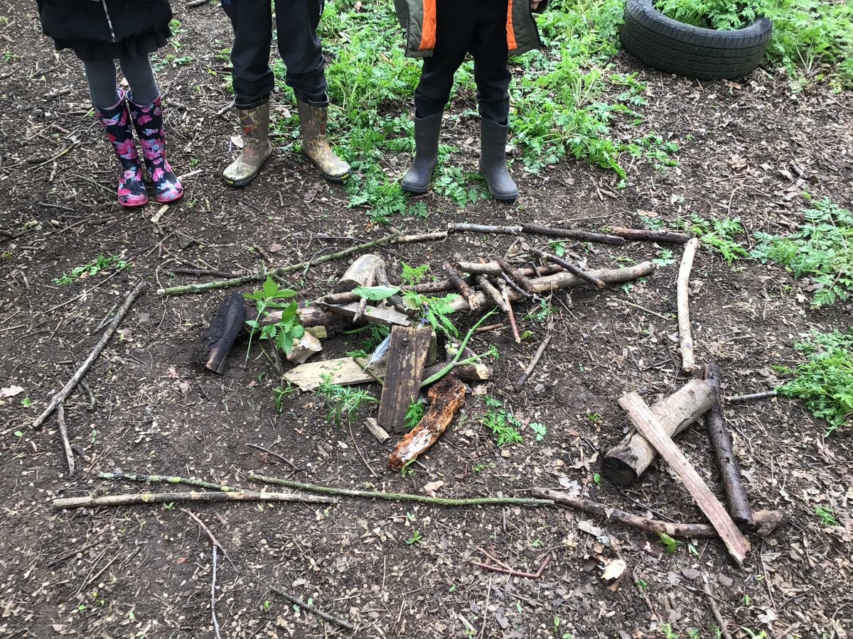 morandtac's tweet photo. Oak Class have been learning about the environmental artist Andy Goldsworthy. Here's some of our Andy Goldsworthy inspired artwork. https://t.co/IF3dQCMabk