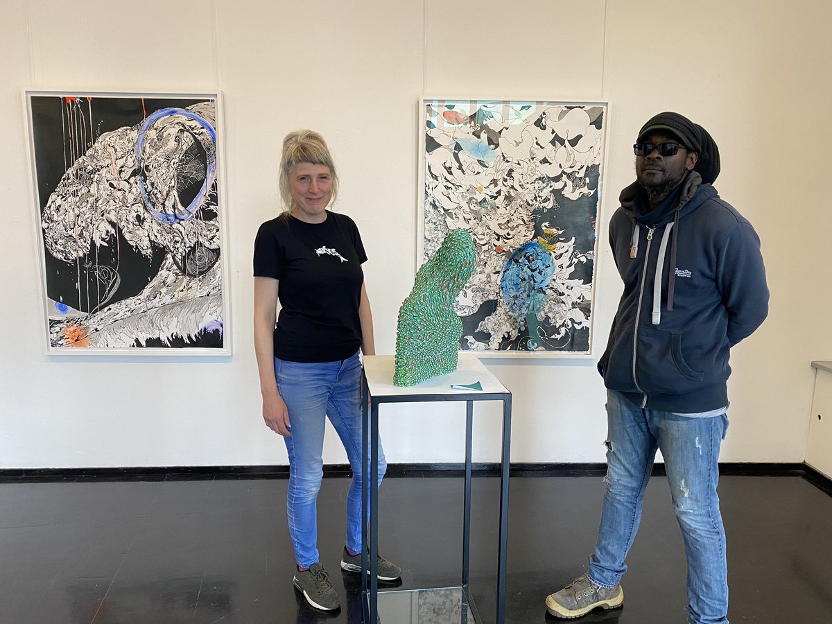 Arti_Shock_NL's tweet photo. Zondag 7 mei is om 15.00 uur in galerie Arti Shock de officiële opening van de expositie ‘Floating Dots’ van Ellen Endhoven en Dwight Marica. De tentoonstelling wordt geopend door Arnoud van Aalst directeur Museum Rijswijk. Van harte welkom! Schoolstraat 26. https://t.co/M3Ct9FeNCq