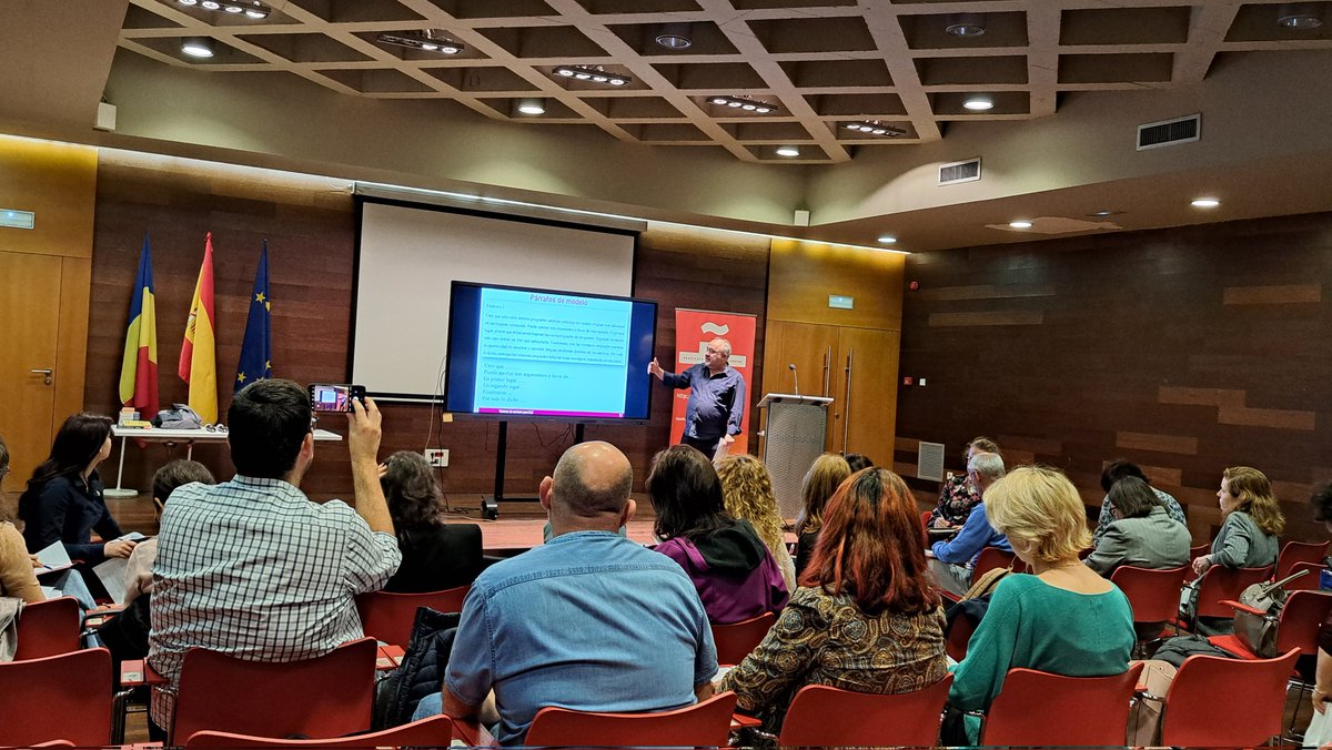 AgregaduriaRo's tweet photo. Ha comenzado la segunda jornada del Encuentro de profesores de español en Bucarest con el taller de Daniel Cassany sobre técnicas escritas, creativas y cooperativas en el aula de ELE https://t.co/M44kanxAYA