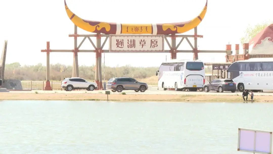 AmazingAlshaa's tweet photo. 🤗During the 5-day May Day holiday, #Alshaa League received 456,600 tourists and realized tourism revenue of 201 million yuan ($29 million), largely due to a series of cultural #tourism activities. 🏕️🏞️ #VisitAlshaa #SpringInInnerMongolia https://t.co/9xKdzgHGwO