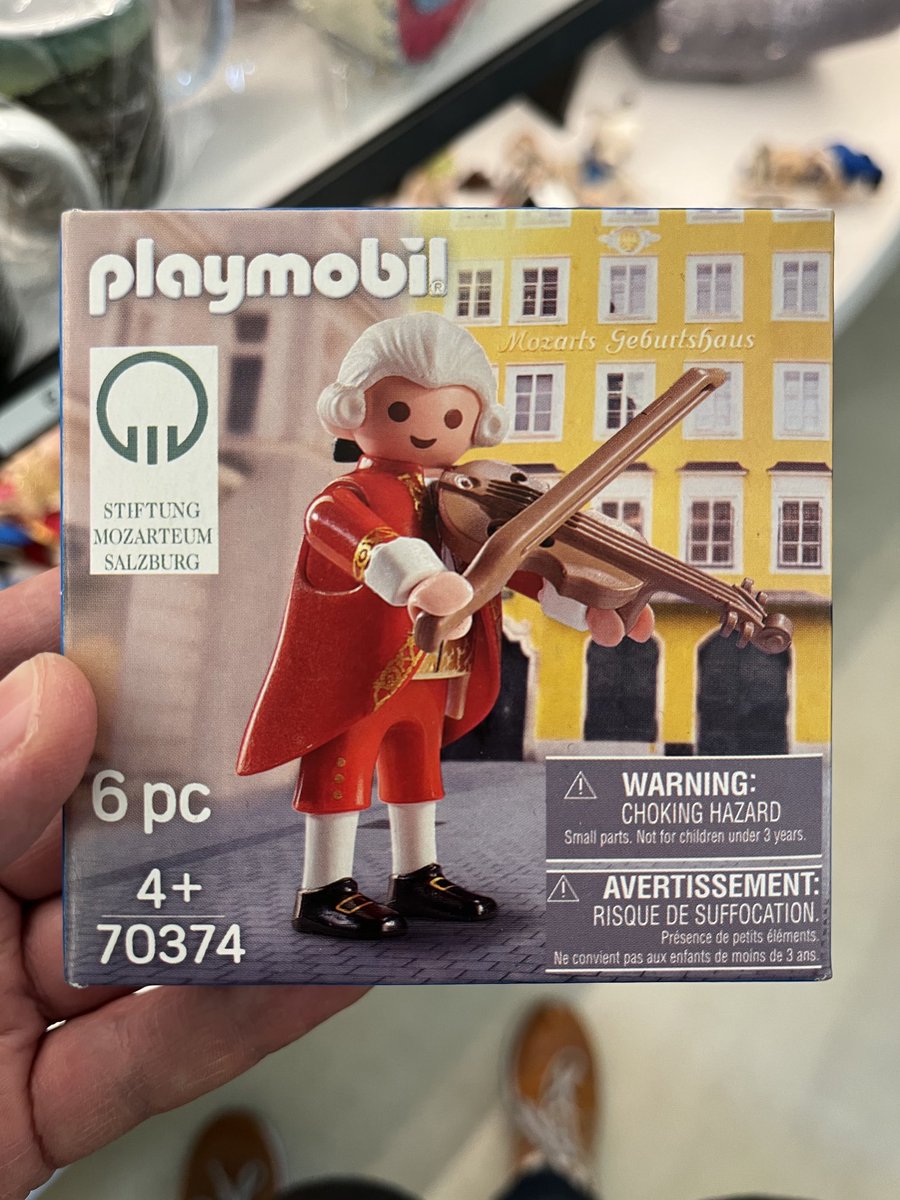 PedroBignon's tweet photo. Hey ⁦⁦@neomagnus⁩ lo encontré en Salzburgo y me acordé de tu cariño por Playmobil https://t.co/ULw5mPtADA