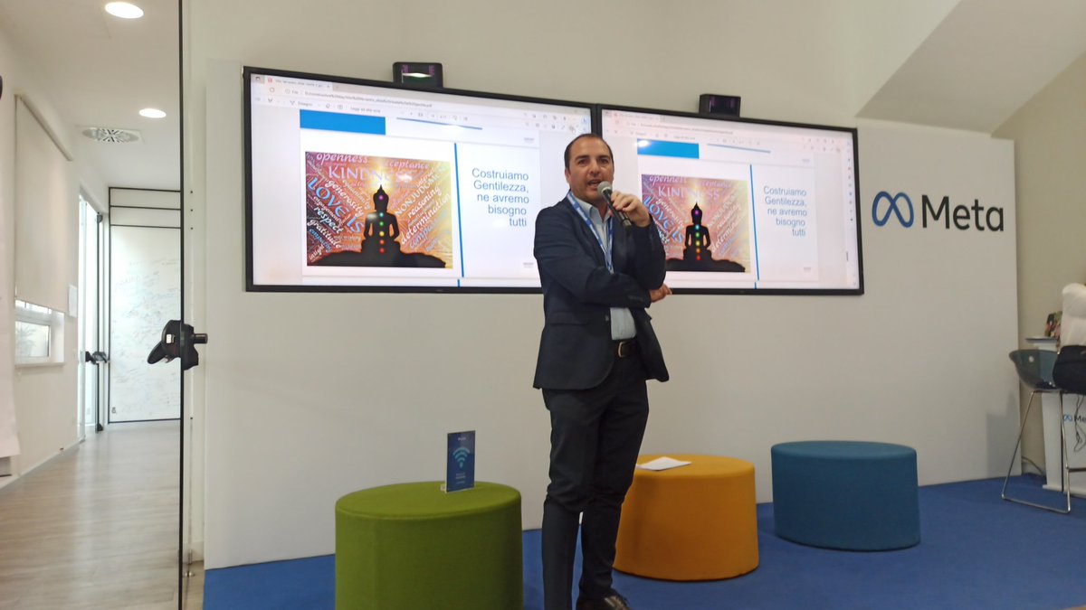 vivar's tweet image. Si apre il #constructiveday @vitoverrastro #costruttori di #gentilezza #ribellionegentile