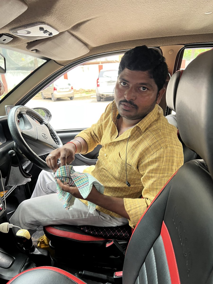 PavanAtukuri's tweet photo. @Olacabs he confirms my booking and cancels it in front me when someone was willing to pay more..what kind of action do you take on these drivers? https://t.co/xPNezO9FDX