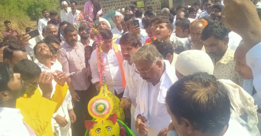 SubhashRG_BJP's tweet photo. ಇಂದು #ಆಳಂದ ತಾಲೂಕಿನ #ದೆಗಾಂವ ಗ್ರಾಮದಲ್ಲಿ ಜರುಗಿದ ಹುಲಿ ಹಾರುವ ಕಾರ್ಯಕ್ರಮದಲ್ಲಿ ಭಾಗವಹಿಸಿದೆ.

#Aland https://t.co/zkbD3Wk4vP