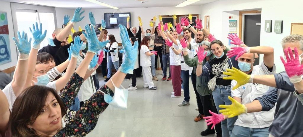 primariaicscat's tweet photo. L'equip d'atenció primària Raval Sul, del #CAPDrassanes, compromès amb la higiene de mans en l'assistència sanitària 
#higienedemans #HandHygiene https://t.co/DmPUiG5B2s