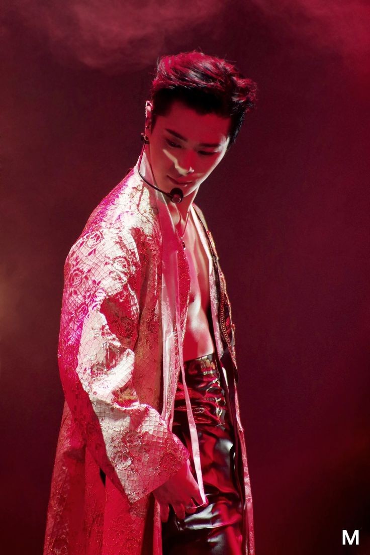 beyourstar2000's tweet photo. MOONBIN IS ONE OF THE CHARACTERS THAT SHINES ON STAGE 🥀 https://t.co/T3xxqpWR4R
