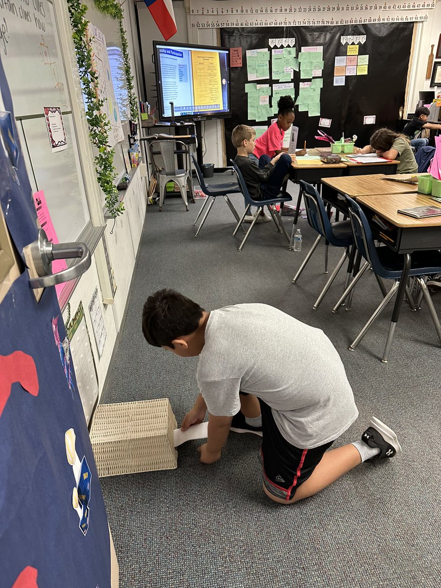 MsCookin3rd's tweet photo. During social studies we are learning about having a voice in our community! Today we participated a mock voting session, with a ballot, voting stations and all! https://t.co/r3oDTuMUWI
