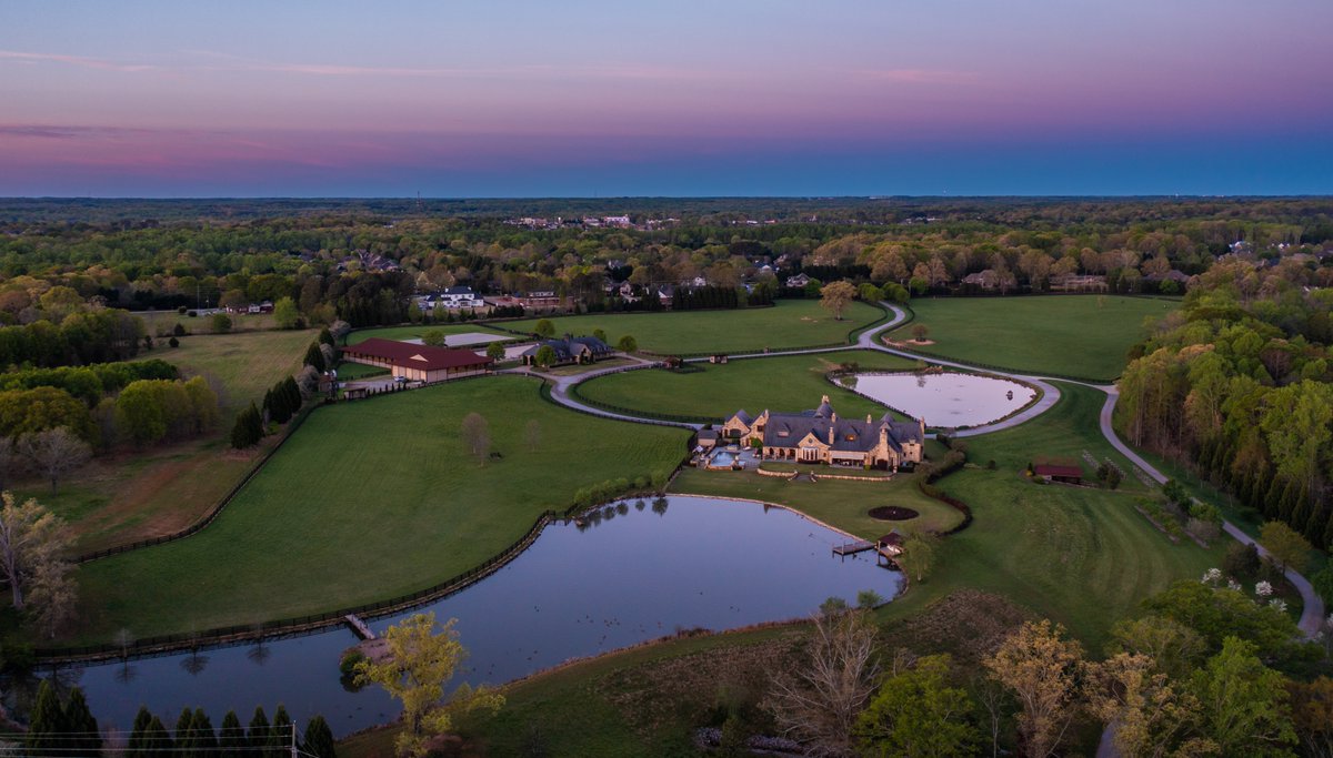 properties's tweet photo. Saddle up for #DerbyDay! Check out these #equestrianproperties!
Circle Creek Estate | Simpsonville, SC
Goose Green Farm | 14111 Green Rd Glyndon, MD
Mallorca Equestrian Facility | Palma, Mallorca, Spain
Dortherdijk 16 | Eefde, Gelderland, Netherlands
#KYDerby @ChristiesHomes https://t.co/JqexYkPVHi