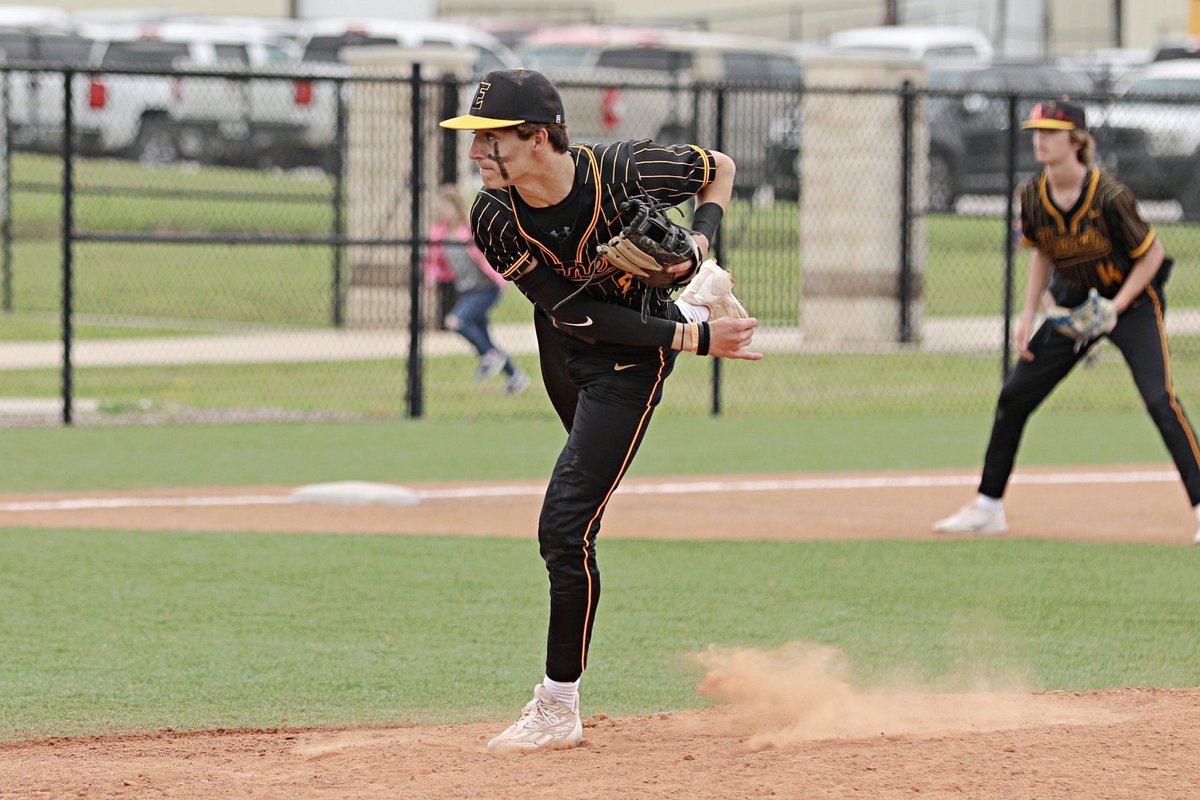 CooperWeather24's tweet photo. Pitched a win in our 1-0 win last night against #1 seed Sam Rayburn. I threw 6 innings with 15 Ks, 0 hits, 0 runs, 0 ER ⚾️🔥 Game two going down at 12:30 @2ATxHSBaseball @cole_william17 @NoahCoronado @tannerspearman @SoxBaseball1976 @CookeCoSports https://t.co/BnWXIsb7G2