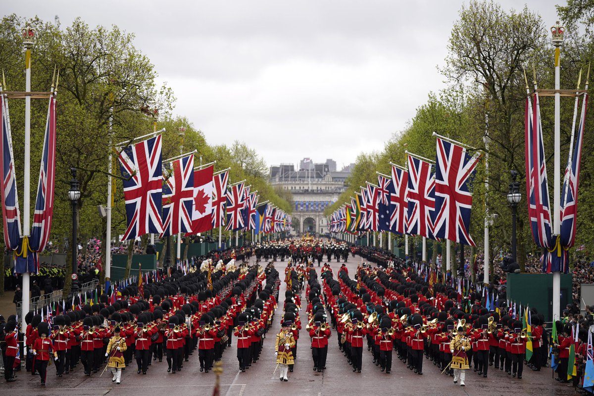 RoyalFamily's tweet image. 😍

On a scale not seen on the streets of London for 70 years, the #Coronation Procession made its way from Westminster Abbey to Buckingham Palace.