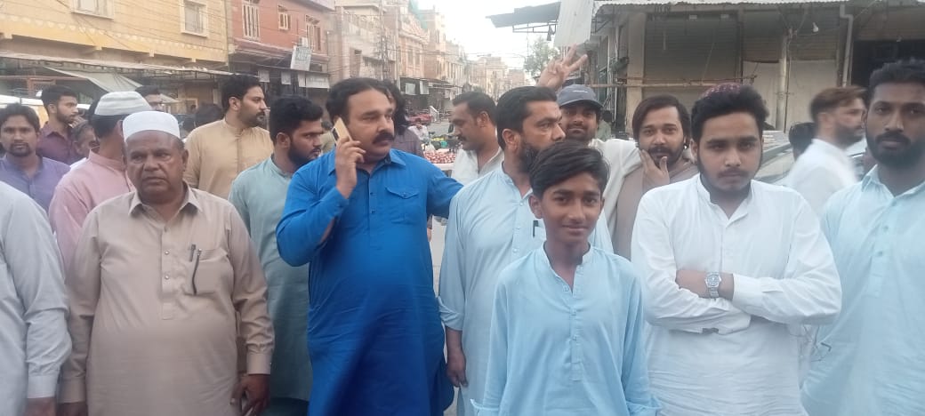 PtiOfficialSGD's tweet photo. #Mc15
#PP76
لوگ عمران خان کی کال پر چیف جسٹس آف پاکستان کیساتھ اظہار یک جہتی کےلئے پر امن احتجاج کررہے ہیں
#I_StandWithSupremeCourt https://t.co/5XTe3JYTpT