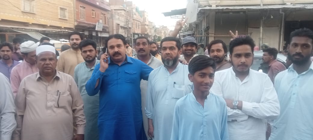 PtiOfficialSGD's tweet photo. #Mc15
#PP76
لوگ عمران خان کی کال پر چیف جسٹس آف پاکستان کیساتھ اظہار یک جہتی کےلئے پر امن احتجاج کررہے ہیں
#I_StandWithSupremeCourt https://t.co/5XTe3JYTpT