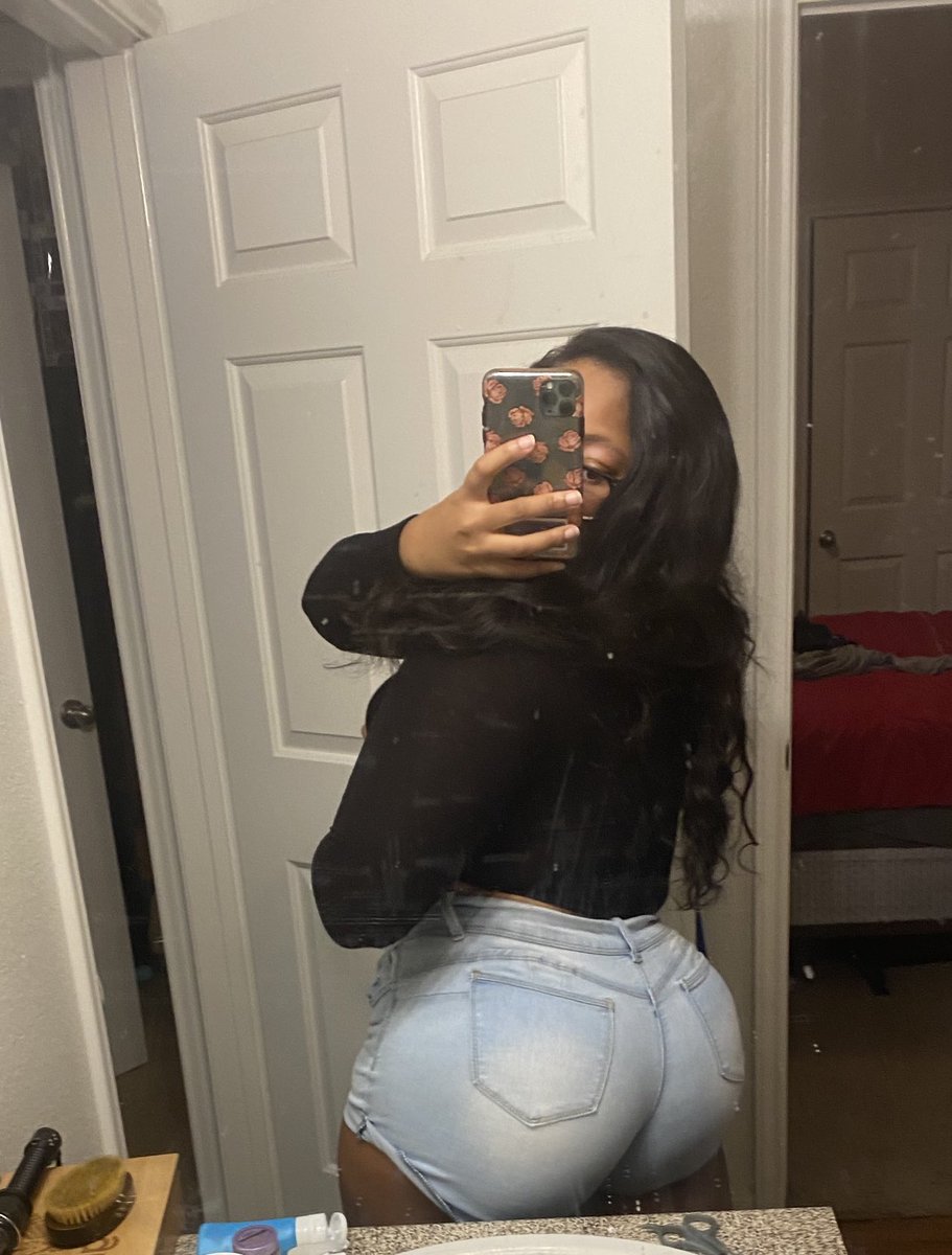 bedras's tweet photo. unfortunately it’s heavy😭👉🏾👈🏾 https://t.co/HqstgwoOUR