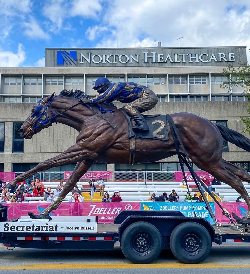 Georgia86645267's tweet photo. Secretariat, created by artist Jocelyn Russell. #50thAnniversary #waveparade #pegasusparade https://t.co/smDxjKCSd3
