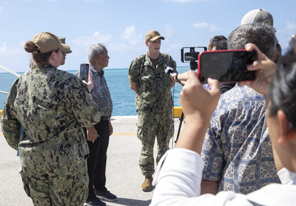 US7thFleet's tweet photo. The submarine tender USS Emory S. Land (AS 39) made a scheduled port visit to Saipan, Commonwealth of the Northern Mariana Islands, May 2. #USNavy | #FreeAndOpenIndoPacific

Read more: https://t.co/4gbi3u6QBt https://t.co/AdVh5gwFvx