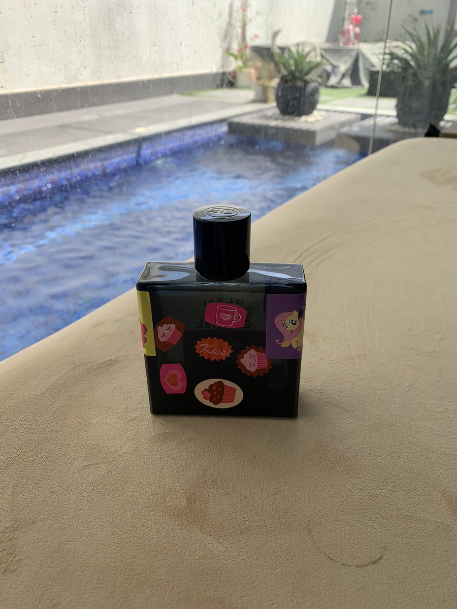 OMEessa's tweet photo. thanks @CHANEL for providing my 2 little girls a platform for creativity 😄 https://t.co/djIO6TWb3N