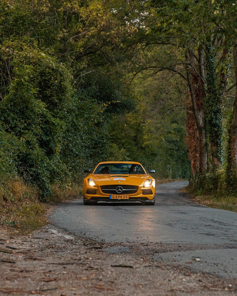 Take your summer excursions up a level with the Mercedes-Benz SLS AMG.

📸 @stcarspotting on Instagram

#MercedesAMG #AMG #AMGSpirit #AMGLife #MyAMG #AMGClassic