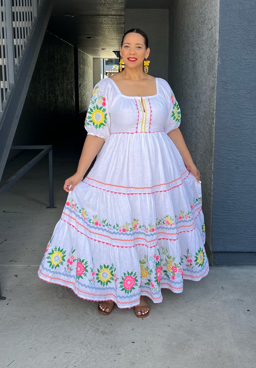 EstrellaFReport's tweet image. Obsessed with this dress and the colors ❤️🎉🥳🎂@Dillards #rollerrabbit