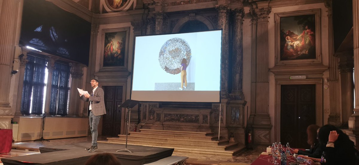 @albertogianfreda il conflitto fra ferro e terracotta a 1200 gradi, genera una relazione unica, la materia è fuori dal controllo e riserva sorprese ed emoziona. I frammenti si trasformano in linguaggio e hanno relazioni nuove con forme diverse. La relazione anticipa l'emozione