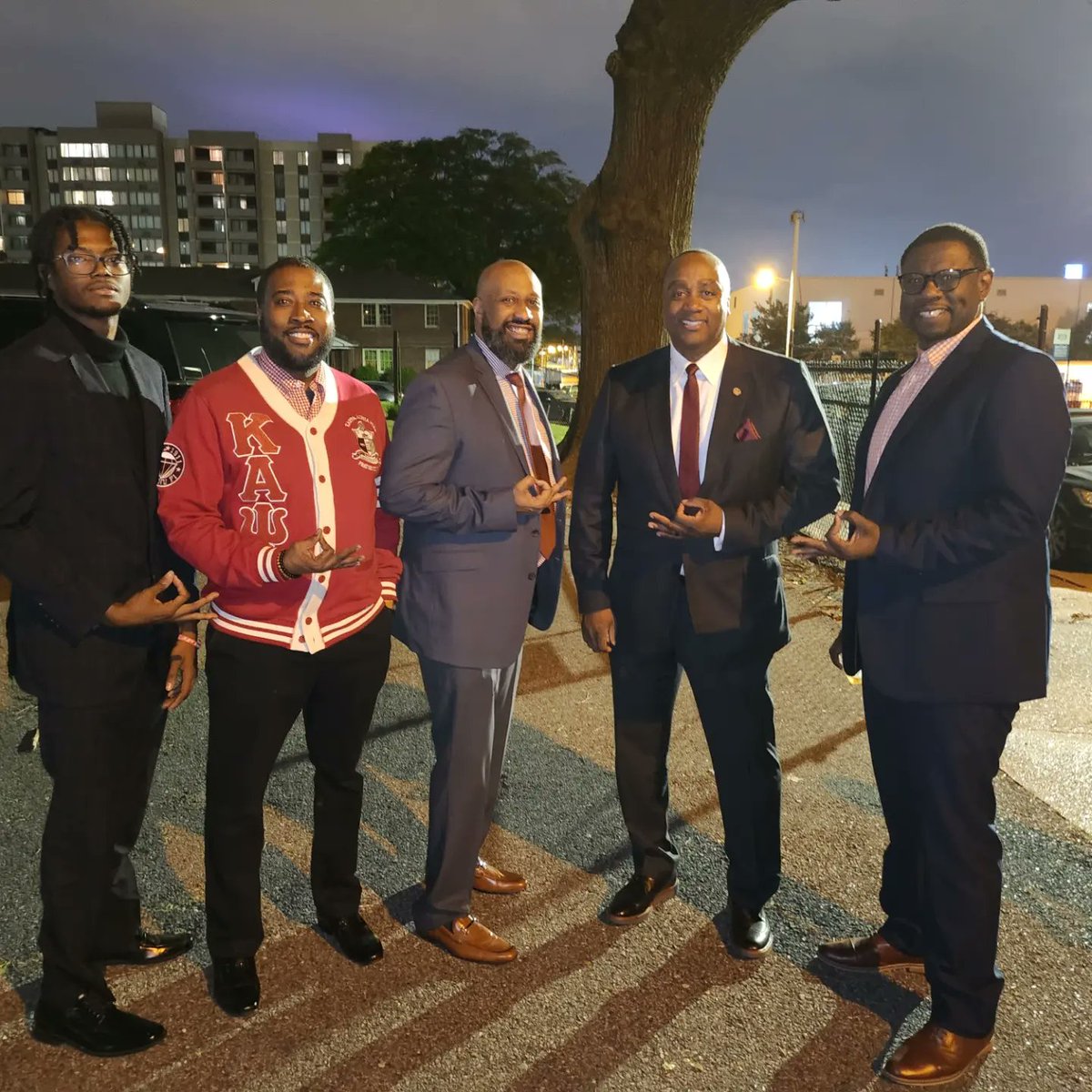 GtownNupes1911's tweet photo. GTAC got an opportunity to fellowship with the Brothers of Memphis Alumni Chapter at their Monthly Business Meeting. We were honored to be in the presence of our presumed next Grand Polemarch Brother Jimmy McMikle (Current Sr. Grand Vice-Polemarch).
#backtothebond #OneKappa https://t.co/Lu0fJdSgNd