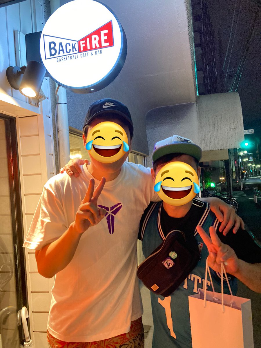 naoNBA2's tweet photo. 改めてBACKFIRE2年間お疲れ様でした！
営業は明日までですが、僕は本日が最後なので挨拶をしてきました。料理はとても美味しかったし、人を繋げる場として非常に寄与されたと思います。オフ会の開催も快くご協力いただいて、助けになりました。

本当にありがとうございました🙇‍♂️🙇‍♂️🙇‍♂️ https://t.co/DtO0iPe8dV