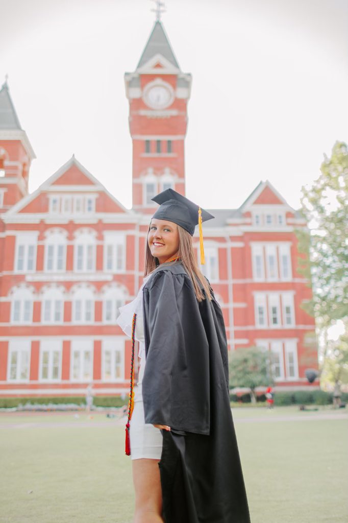 trey_hellums's tweet photo. Graduation day! Congrats, Morgan!  We are so proud of you and all you have accomplished. War Eagle!
@morganhellums #Auburn https://t.co/tzNht7lXj9