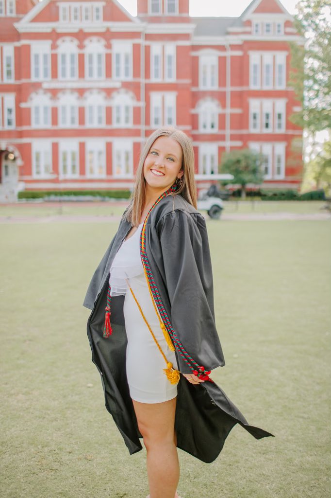 trey_hellums's tweet photo. Graduation day! Congrats, Morgan!  We are so proud of you and all you have accomplished. War Eagle!
@morganhellums #Auburn https://t.co/tzNht7lXj9