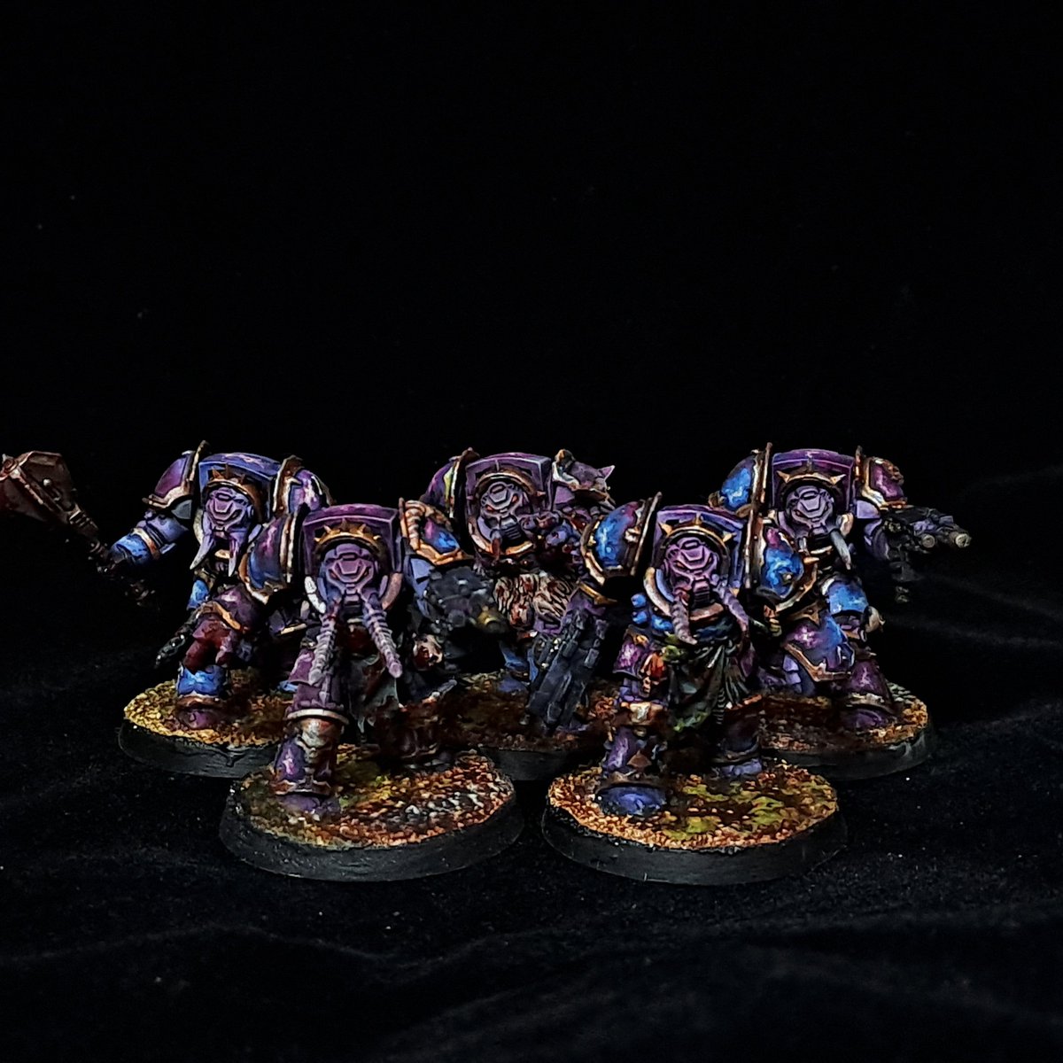 brushlonelybear's tweet photo. 一不小心又把以前電光風格搬出來了。混沌終結者完工。

My Chaos Terminators,with electrolight style. 

#PaintingWarhammer 
#WarhammerCommunity 
#Warmongers 
#ChaosSpaceMarine
#ChaosTerminators https://t.co/QZaDdzKBUI