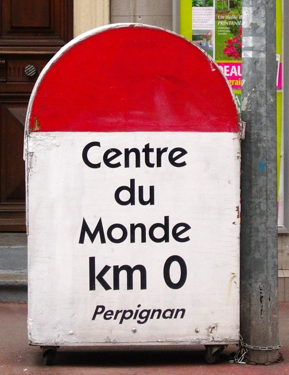 Rollingcities's tweet photo. PERPIGNAN. Centre du monde. Après le rouge, on peut filer TER vers le train Jaune @trainjaune. Pas cette fois ci. On espère un arrêt en gare réduit et un départ en brio vers la mer. https://t.co/MMxPmNNMoT