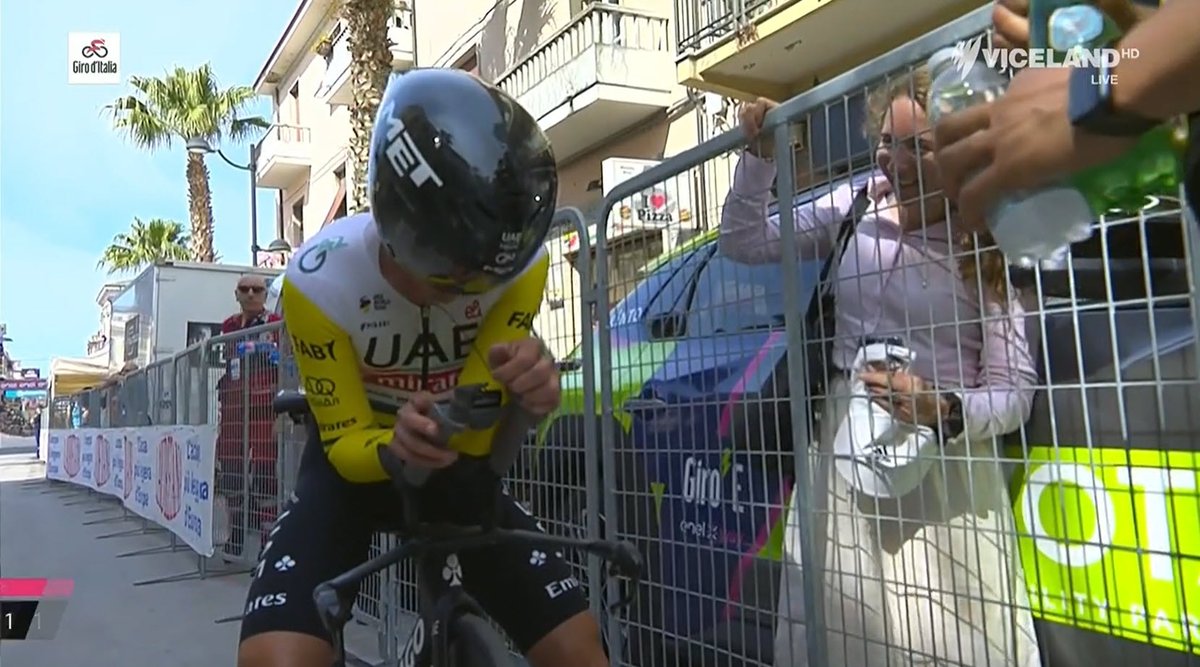 Team Vine at the finish! <a href="/Bre_Vine1/">Bre vine</a> + <a href="/JayVine3/">Jay_Vine</a> as he goes fastest on Stage 1 of the Giro! 

#CouchPeloton #Giro