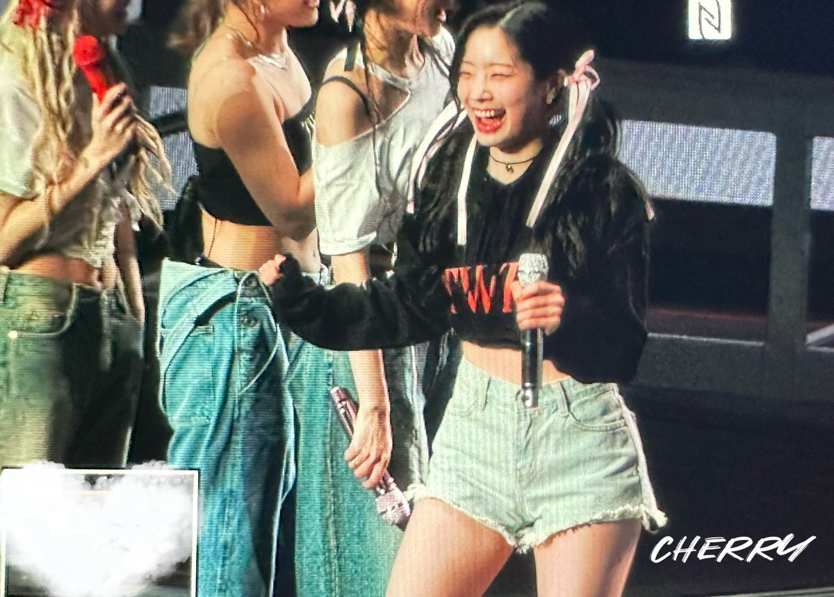 Surfer_Silver92's tweet photo. This part is actually so funny...Dahyun was so excited when they get TT on the roulette but Nayeon just changed it 😭😂😂 https://t.co/bNRDtvrI61