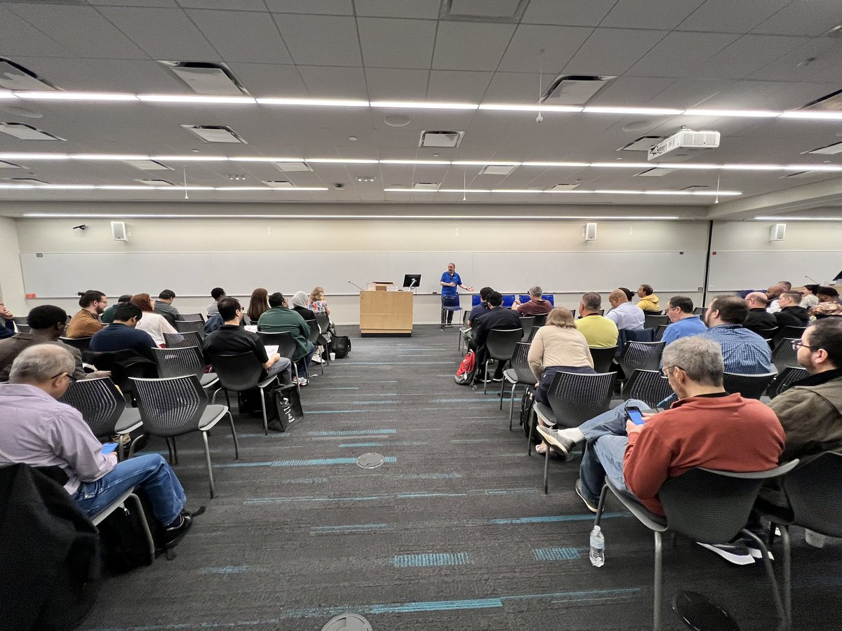 pareshmotiwala's tweet image. #sqlfamily #sqlsaturday happy to meet many familiar faces!