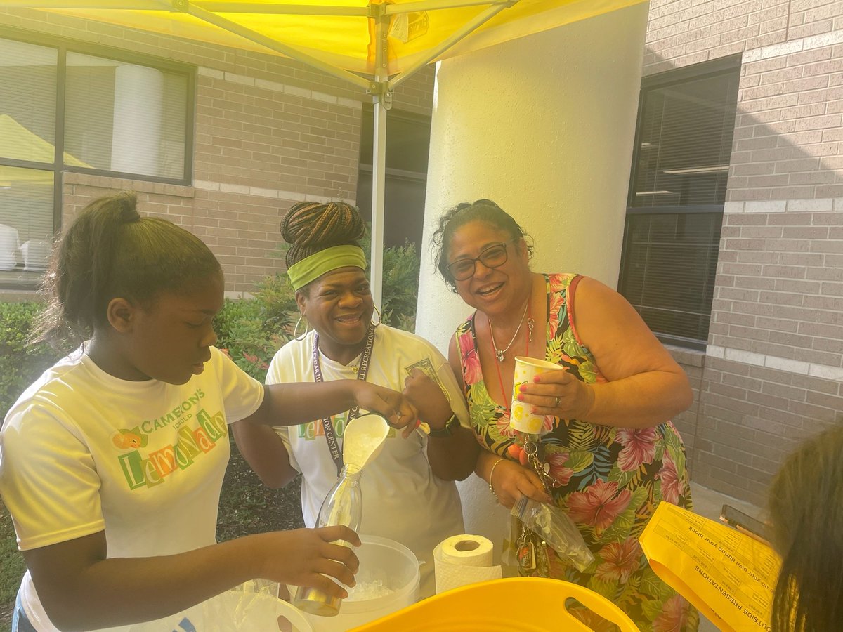 Lisa Warren tweet media