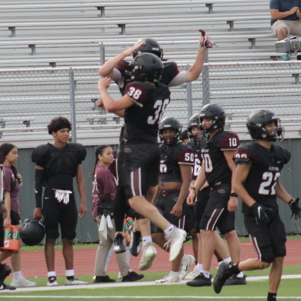 PtcClub's tweet photo. @PearlandOilers out here putting in work. 

#GoOilers https://t.co/CcEQaDPryw