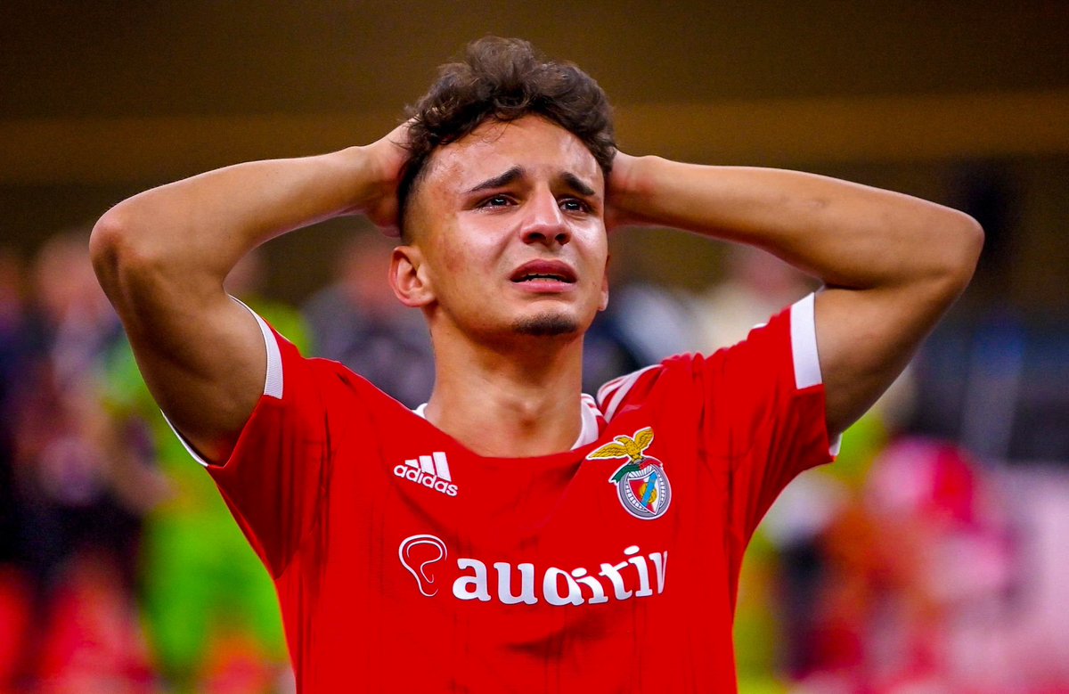 Dor, coração frio, vazio, cheio de mágoa e sofrimento foi o que ficou da noite de ontem.

“O sofrimento é passageiro, desistir é para sempre. “
 
É na derrota que a nossa força é demonstrada e o levantar depois de cair dirá muito mais sobre nós. 
Vamos voltar e com força.. ❤️🦅