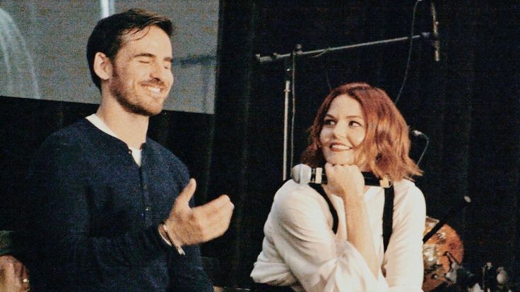 RStorybrooke's tweet photo. 🤪 #MemOUAT 🤪
Quédate con alguien que te mire como @jenmorrisonlive mira a @colinodonoghue1 😍 https://t.co/YQ1WetPf7Q