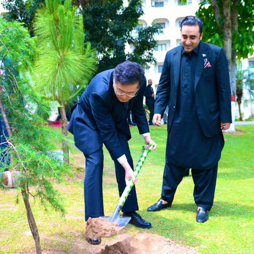 Pleasure to host the State Councilor and Foreign Minister, <a href="/AmbQinGang/">Qin Gang 秦刚</a> in Islamabad and to co-chair the 4th Pakistan-China Strategic Dialogue. Held an in-depth exchange of views on entire spectrum of bilateral cooperation between Pakistan &amp; China. Long live 🇵🇰🇨🇳 friendship.
