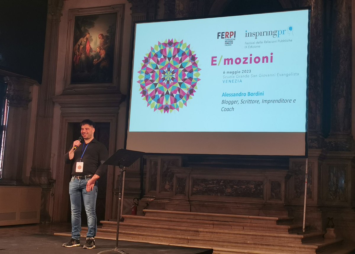 @alessandrobordini Mollare o andare avanti lasciarsi andare nel buio o seguire la luce. Scoprire che si può vivere e progettare cose coinvolgendo gli altri per muoversi, in Italia e nel mondo, significa che il mondo non è cosi terribile per raccontarlo, motivato dalle emozioni.