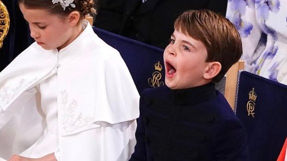 trash_italiano's tweet photo. Lui unica e vera star di questa #Coronation https://t.co/H9gp61uHT5