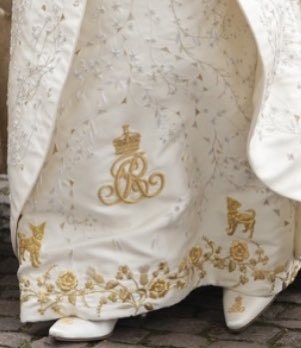 CoutureRoyals's tweet photo. #NEW I just noticed that Queen Camilla had hers and King Charles’ rescue dogs, Bluebell and Beth, embroidered on her #Coronation gown 🥹👑🐶 https://t.co/uTtM8rJKUM