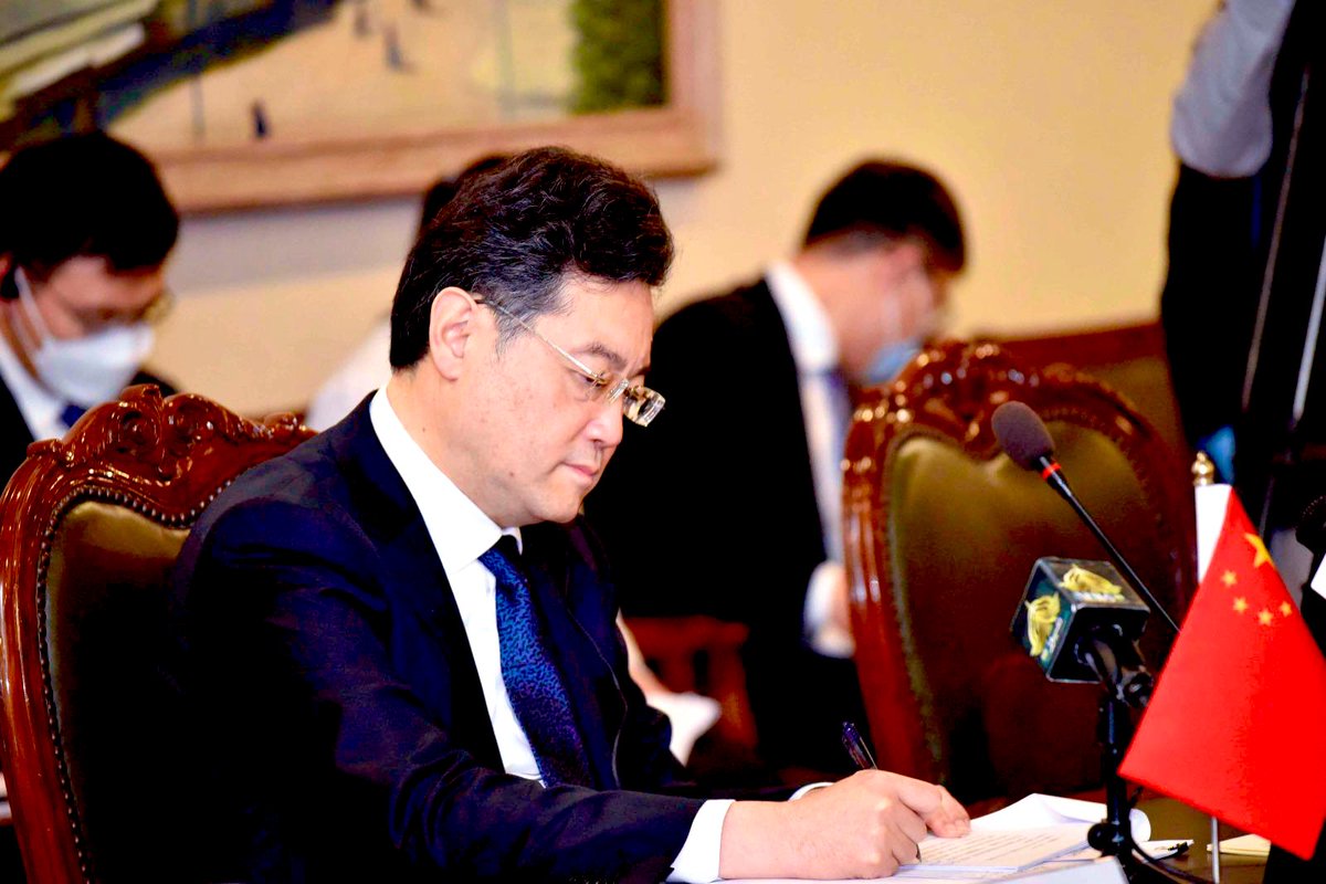 Had a candid and indepth exchange on key cooperation areas and international issues of mutual interest. Look forward to working with @ambqingang to further enhance All-Weather 🇵🇰🇨🇳 strategic partnership!