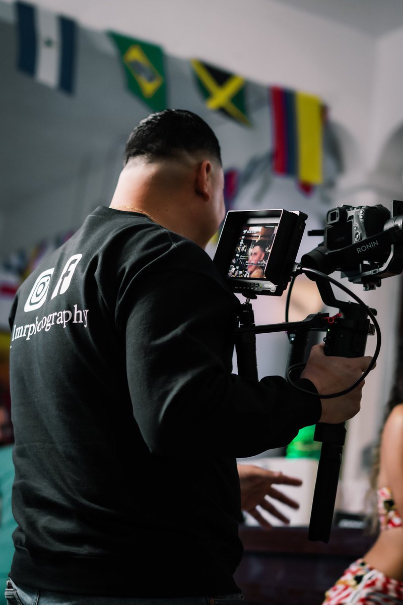 Tako_me_dicen's tweet photo. Quien diria que en un abrir y cerrar de ojos yo estaria haciendo esto?

 CORRECCIÓN

YO ME E JODIO POR ESTO! Y LO QUE VEZ ES EL FRUTO DE LO QUE CON SU SUDOR Y ESFUERZO E PODIDO LOGRAR!! 💪🏼📸🎥

https://t.co/gidatC8hVM
Instagram https://t.co/Mod7kT9A8A
Twitter @_1mrphotography https://t.co/34rwPmJf6h