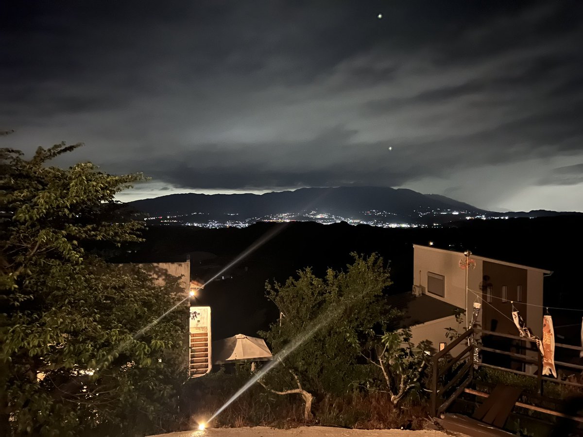 mstg102's tweet photo. 夜景眺めながらバーベキュー
天気さえ良ければ完璧やったな🥹
 #五條市
 #ファームステイこもれび https://t.co/v26TOrKby0