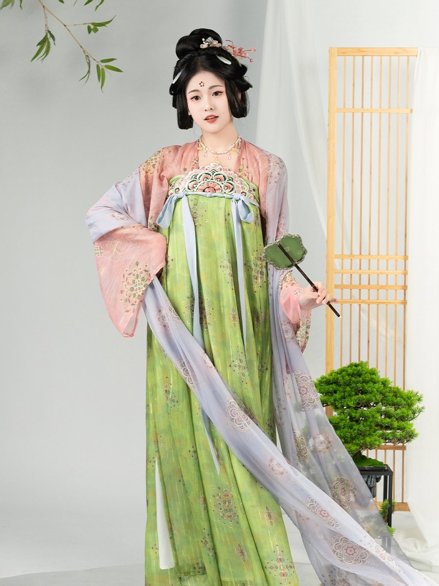 Beautiful_Hanfu's tweet photo. 唐制汉服 
Hanfu of Tang Dynasty style 

#ChineseCostume #中国风 #中華風
 #Chinese_style #hanfu_challenge
#汉服 #漢服 #한푸 #hanfu https://t.co/YxXPyf5lIa